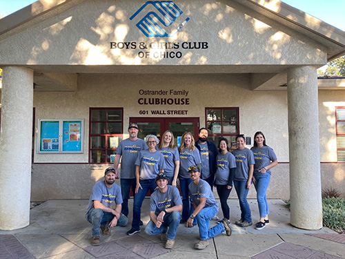 Equipo de Season of Service en el Boys and Girls Club de Chico