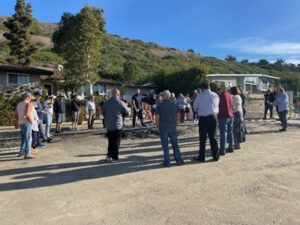 Reunión comunitaria y paseo por el terreno para el barrio de Seaview