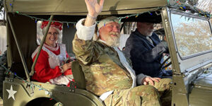 Santa Claus en un jeep durante Operation Santa