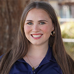 Chloe S, ganadora de la beca de 2025 Chloe S., de Visalia, Calif.