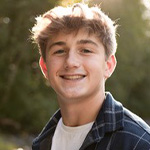Landon D., ganador de la beca 2025 Landon D., de Graham, Washington.